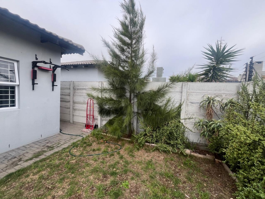 2 Bedroom Property for Sale in Parklands North Western Cape